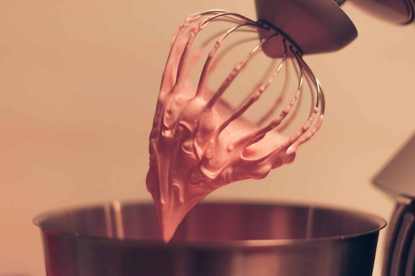 How to design a kitchen that accommodates a high-performance blender station?